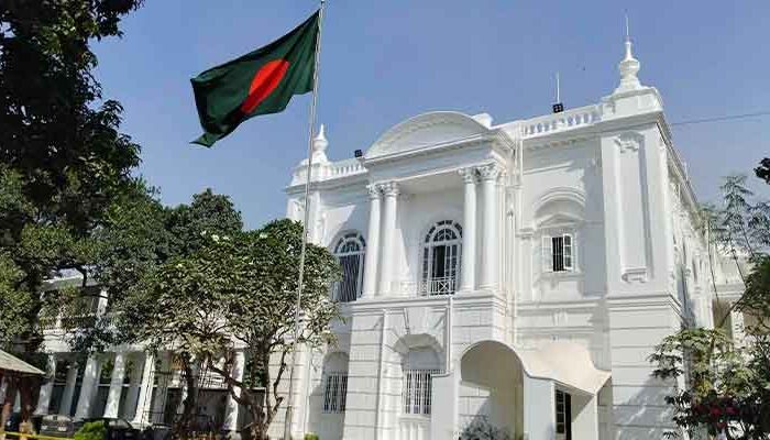আশুলিয়ায় লাশ পোড়ানোর ঘটনায় সাবেক এমপি ও চার পুলিশকে গ্রেপ্তারে পরোয়ানা