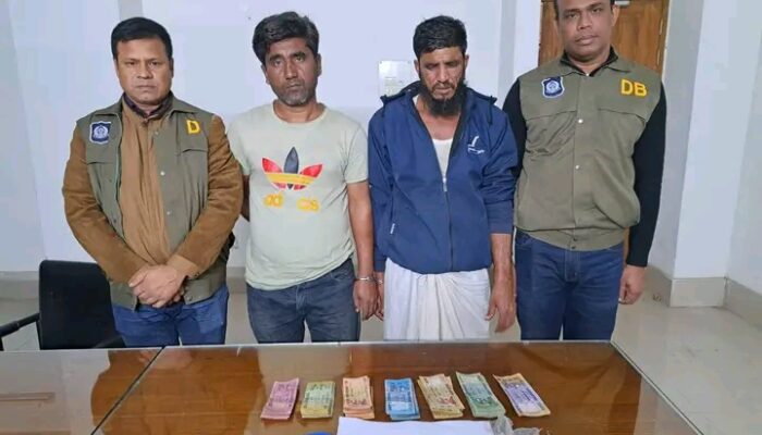 গাইবান্ধায় ডিবি পুলিশের পৃথক অভিযানে ৩ মাদককারবারি গ্রেপ্তার ১৫০ পিস ইয়াবা ও নগদ টাকা উদ্ধার।
