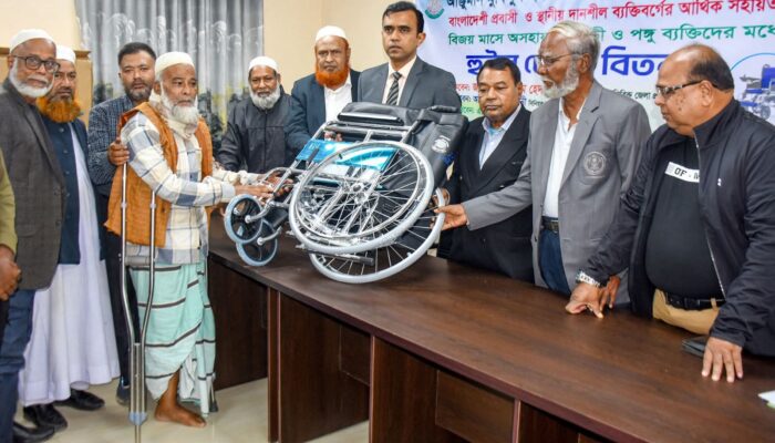 গাইবান্ধায় আঞ্জুমান মুফিদুল ইসলামের উদ্যোগে প্রতিবন্ধী ও পঙ্গু ব্যক্তিদের মাঝে হুইল চেয়ার বিতরণ