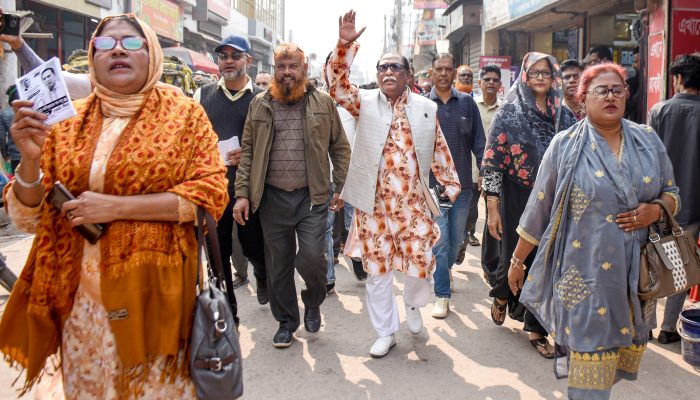 গাইবান্ধায় ধানের শীষের পক্ষে দলিল লেখক সমিতির বিশাল মিছিল ও গণসংযোগ।