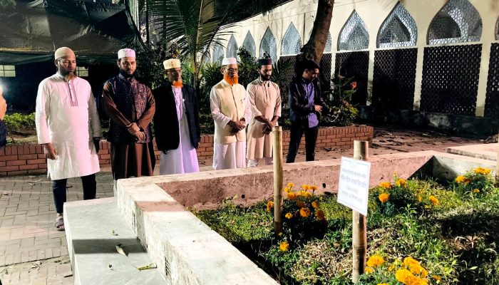 জাতীয় কবি ও শহীদ শরীফ ওসমানের মাজার জিয়ারত করলেন গাইবান্ধার দুই সংসদ সদস্য।