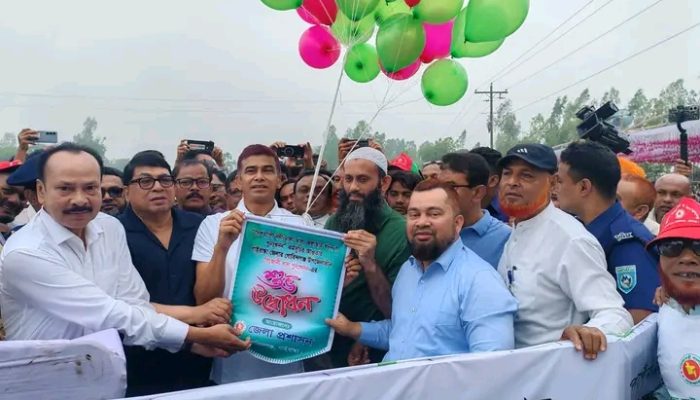 গোবিন্দগঞ্জে শিংজানি খাল খনন কাজের উদ্বোধন করলেন পানি সম্পদ প্রতিমন্ত্রী