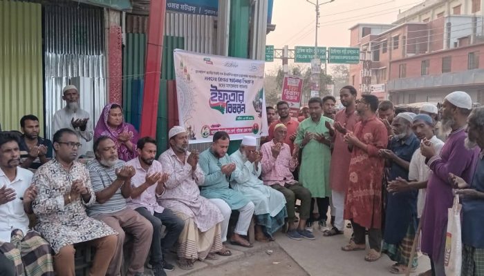 তারেক জিয়া সাইবার ফোর্সের উদ্যোগে গাইবান্ধায় দোয়া ও ইফতার বিতরণ।