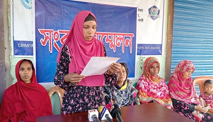 গাইবান্ধায় সন্ত্রাসী হামলার অভিযোগ নিরাপত্তাহীনতায় পরিবার: থানায় অভিযোগ ও সংবাদ সম্মেলন