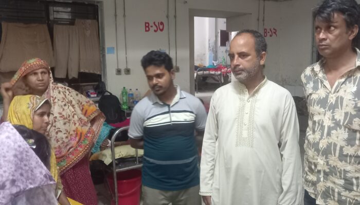 অসুস্থ বিএনপি নেতা সফিকুর রহমানের স্ত্রীকে দেখতে হাসপাতালে নুর আলম সিদ্দিক পিটনের খোঁজ খবর।